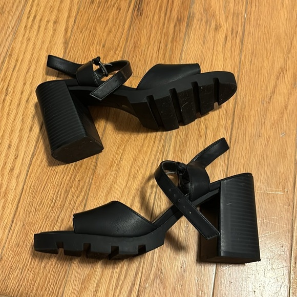 worthington elmira black heels - Picture 2 of 3